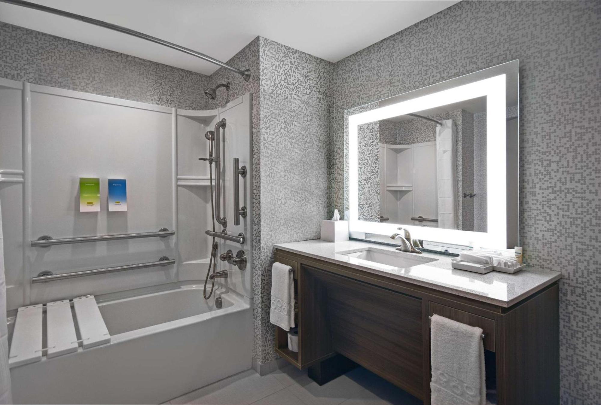 Home2 Suites By Hilton Utica, Ny Buitenkant foto